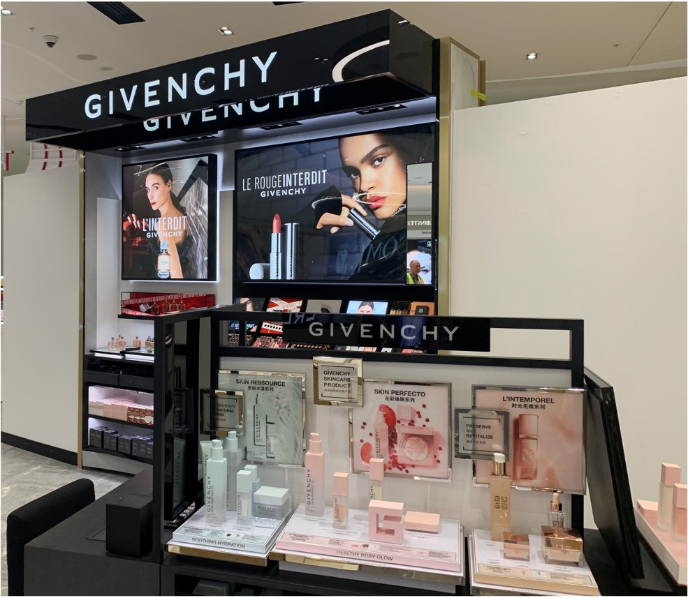 GIVENCHY, Sydney Heinemann Airport